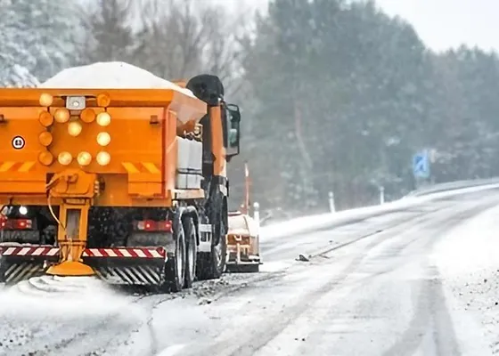 Himalayan road de icing rock salt